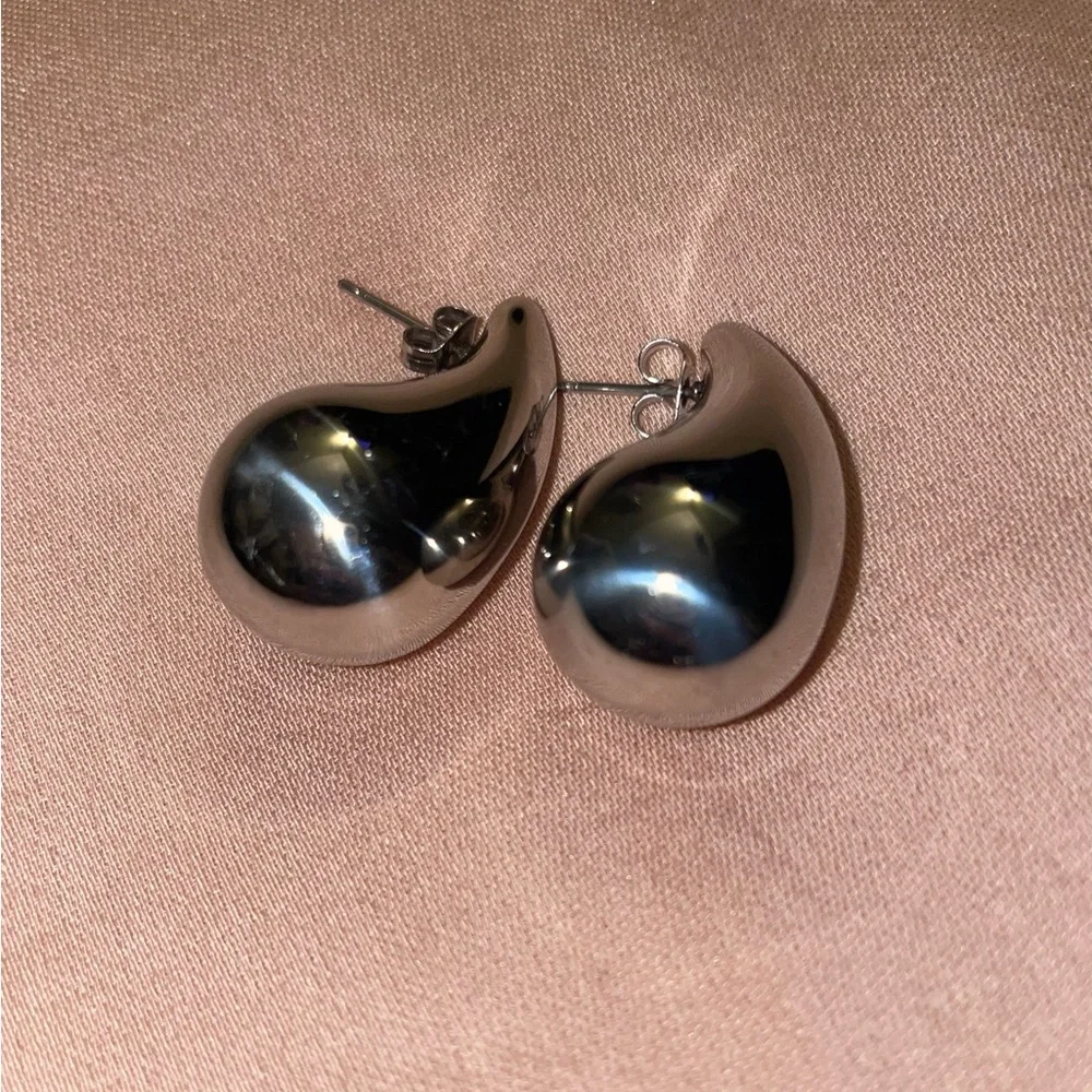 Chic Silver Teardrop Stud Earrings | 18K Gold-Plated
